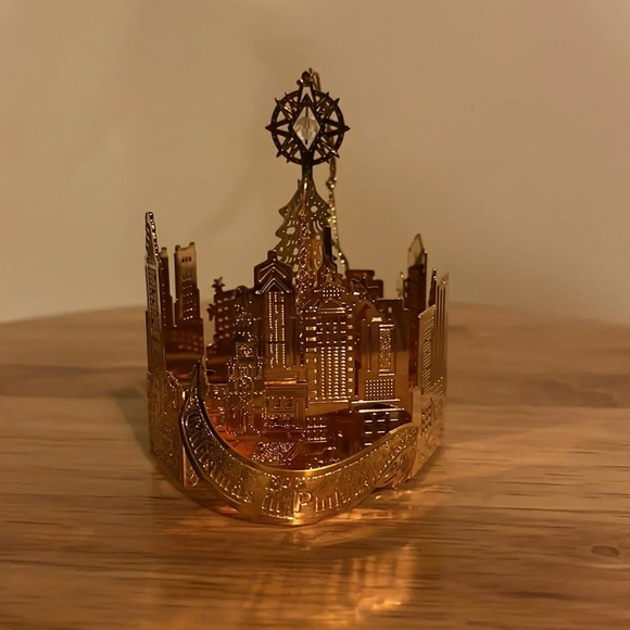 Christmas in Philadelphia Ornament Travel Christmas Gift Gold Bead Ornate Metal - Picture 1 of 4